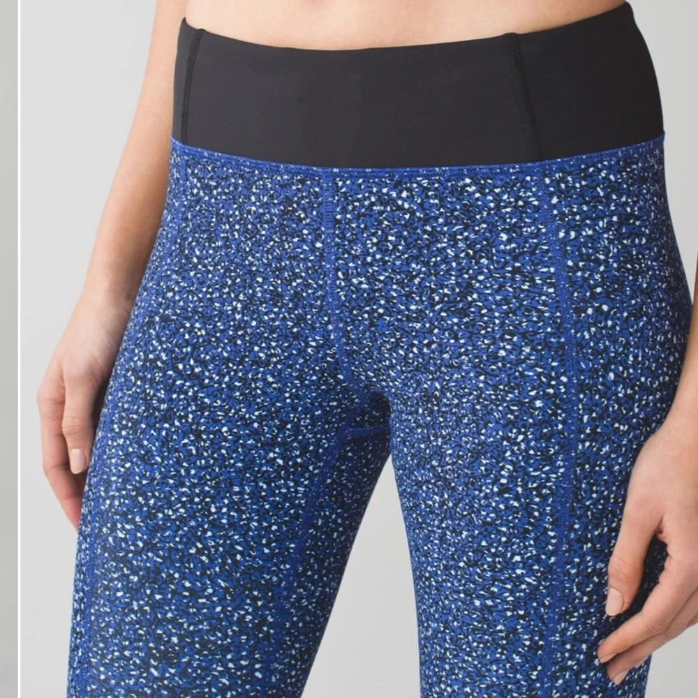 Lululemon RETIRED Tight Stuff Shadow Wrap Sapphire Blue/Black SZ 2 Running Gym